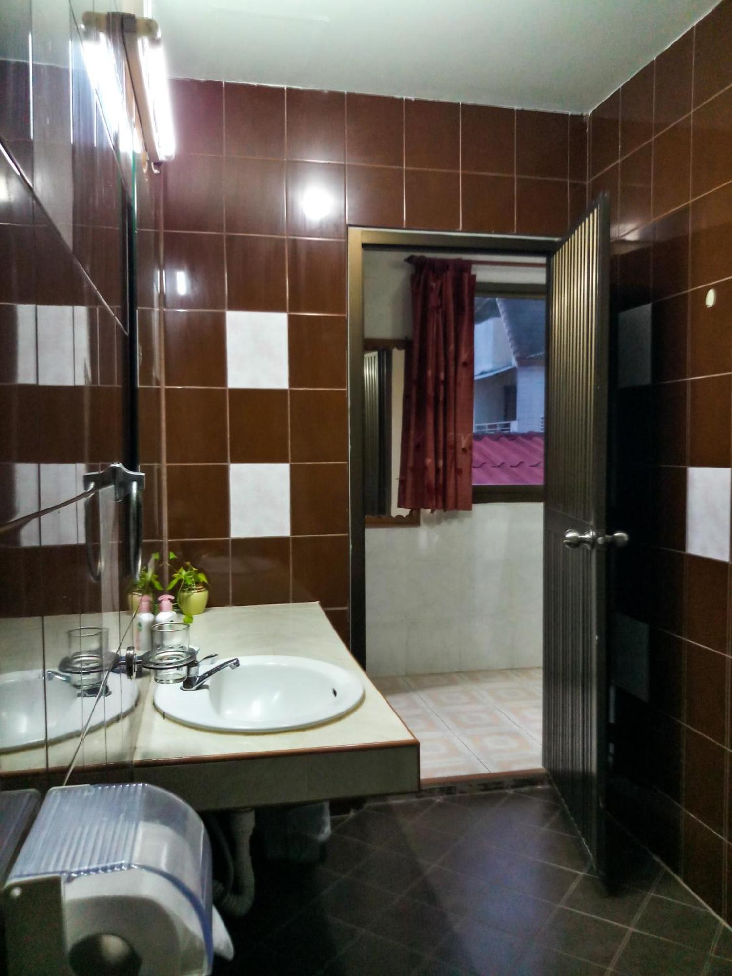 Kata Lina Guesthouse Buitenkant foto